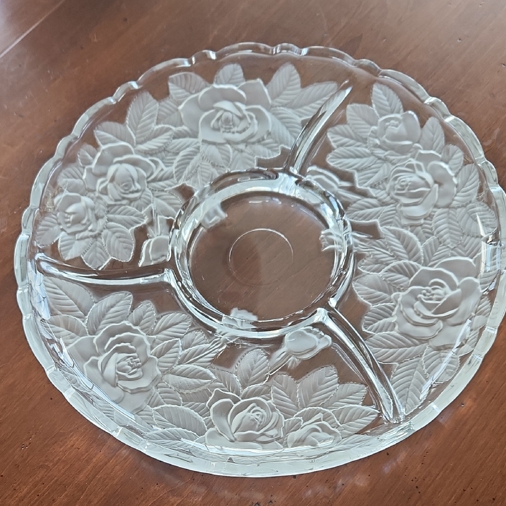 Studio Nova/Mikasa Vintage Frosted Glass Winter Rose Glass Serving Platter